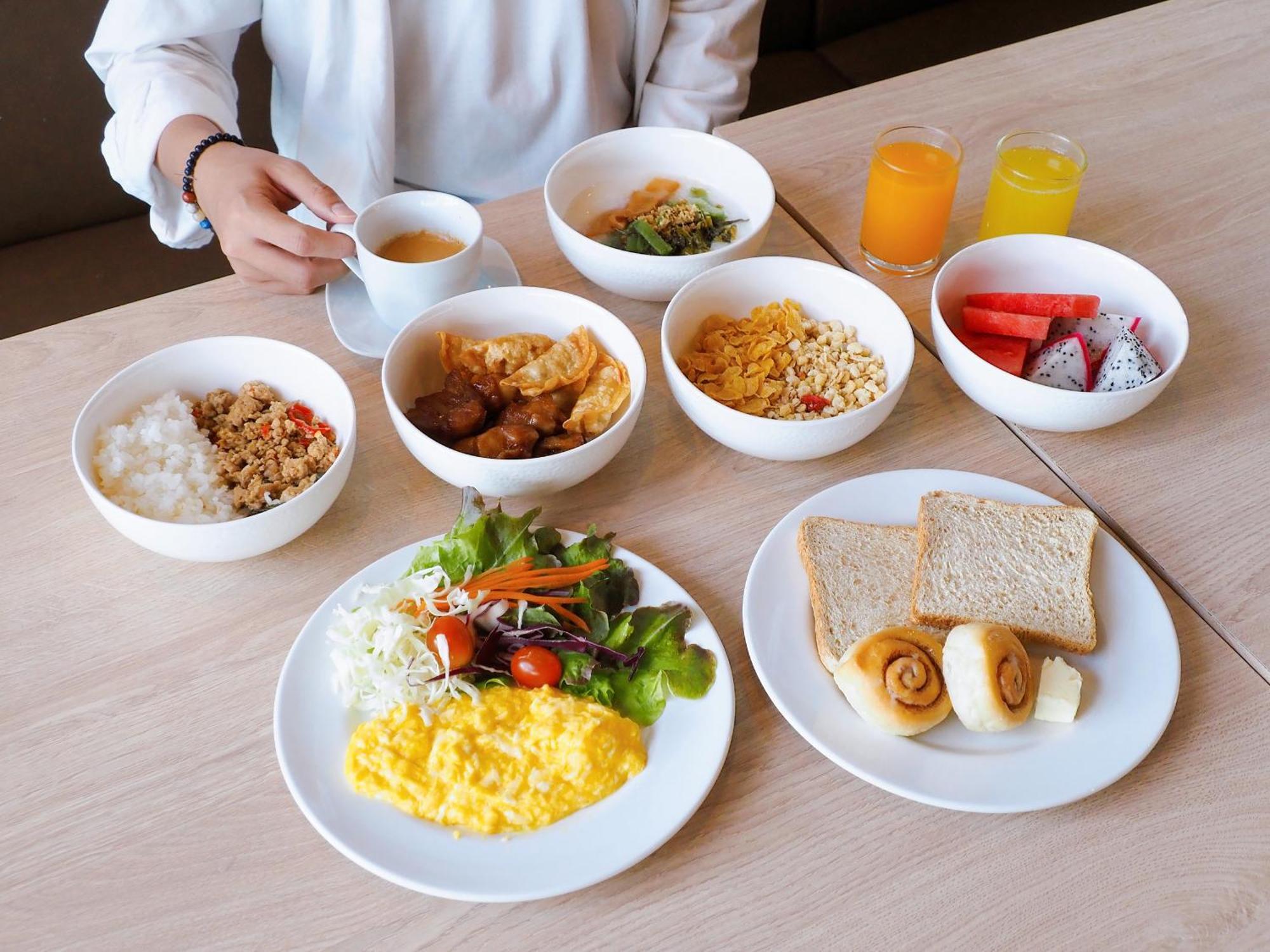 코코텔 방콕 데바 통로 호텔 외부 사진